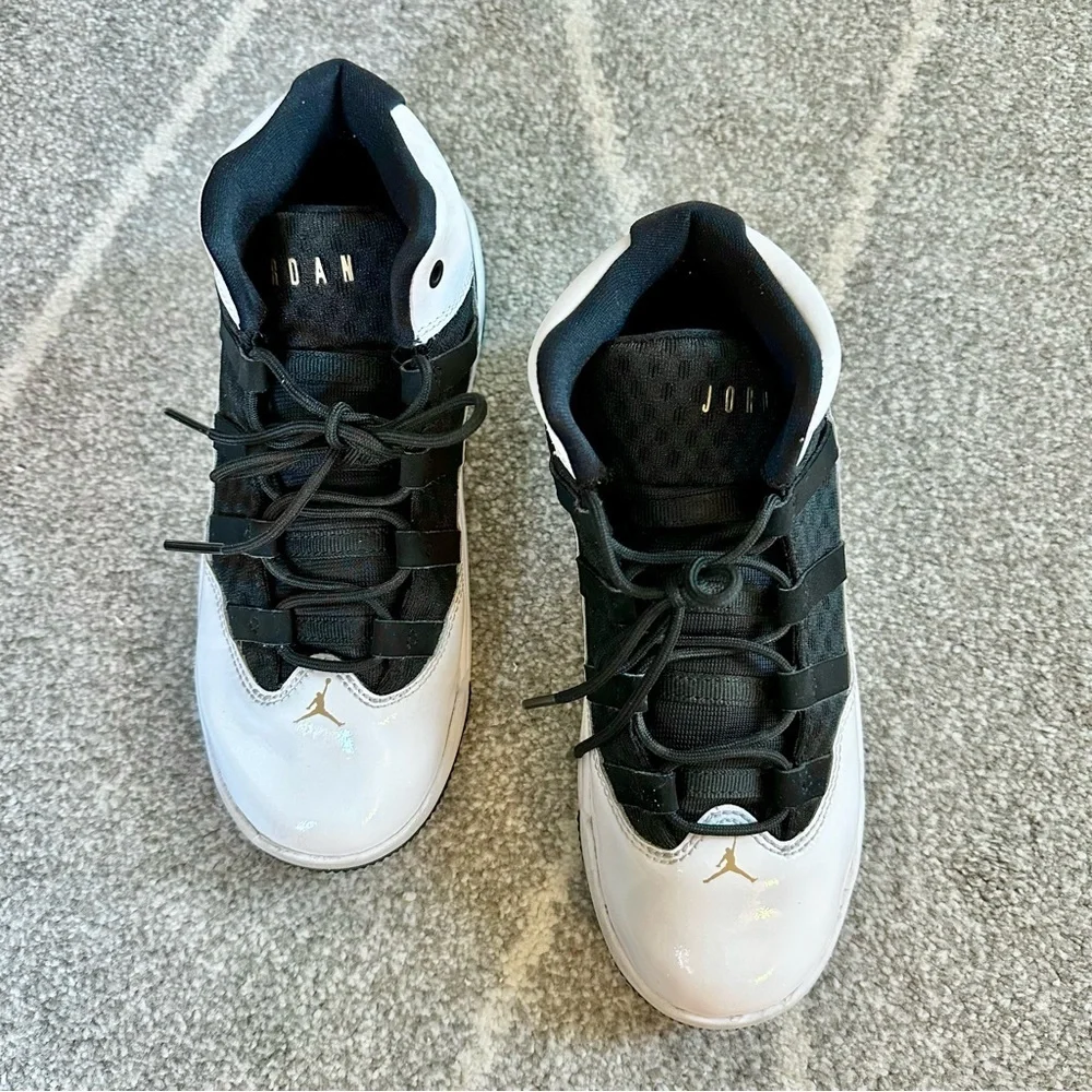 Jordan Max Aura White Black Kids 3Y High Top Sneakers